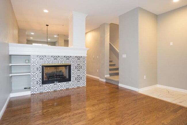 Building Photo - 2 bedroom in Kirkland WA 98033
