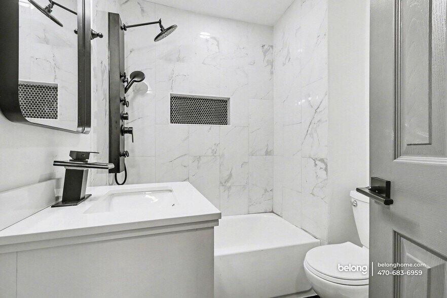 Building Photo - 1866 Thompson Ave