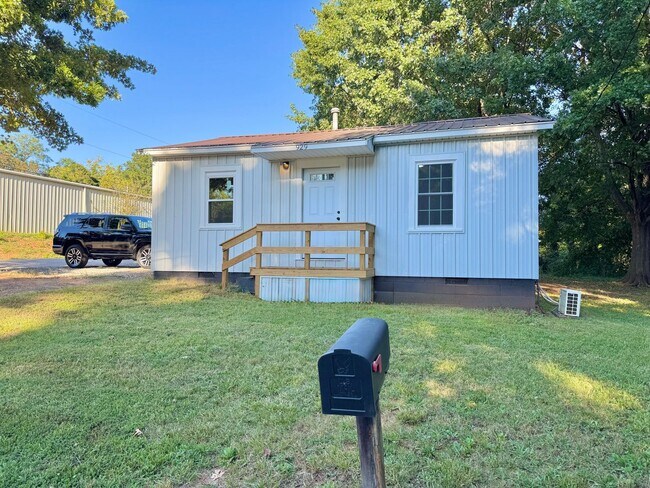 Primary Photo - Statesville - 2BD/1BA
