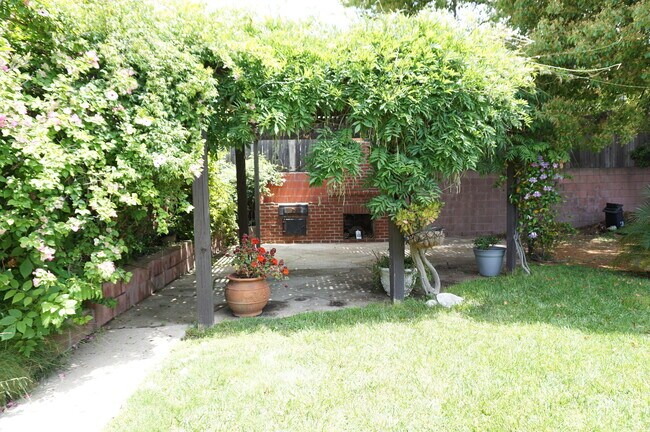 Building Photo - 3153 Orange Ave