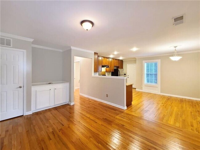 Building Photo - 140 Brook Cir SE