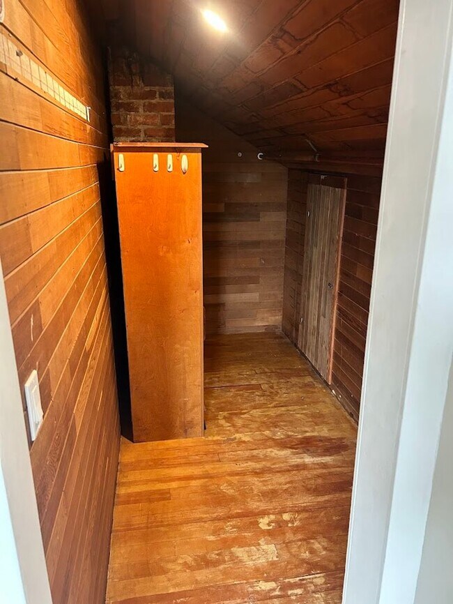 Building Photo - Three Bedroom House for Rent With a Garage...