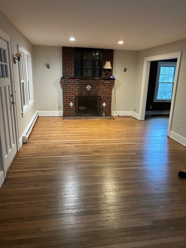 Building Photo - 2119 Maple Ave