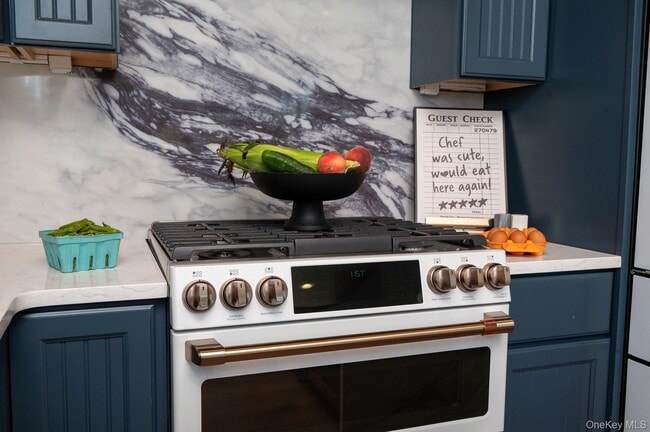 Building Photo - 70 Arshamomaque Ave