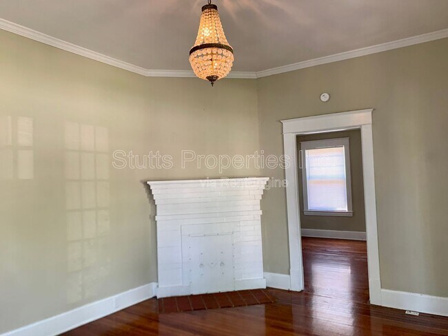 Building Photo - 409 N Poplar St