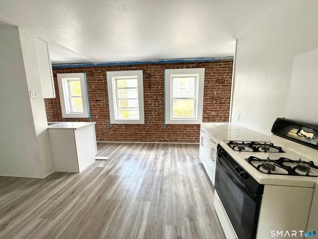 Building Photo - 189 Daly Ave