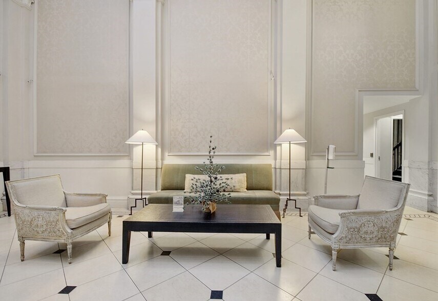 lobby waiting area - 21 Beacon