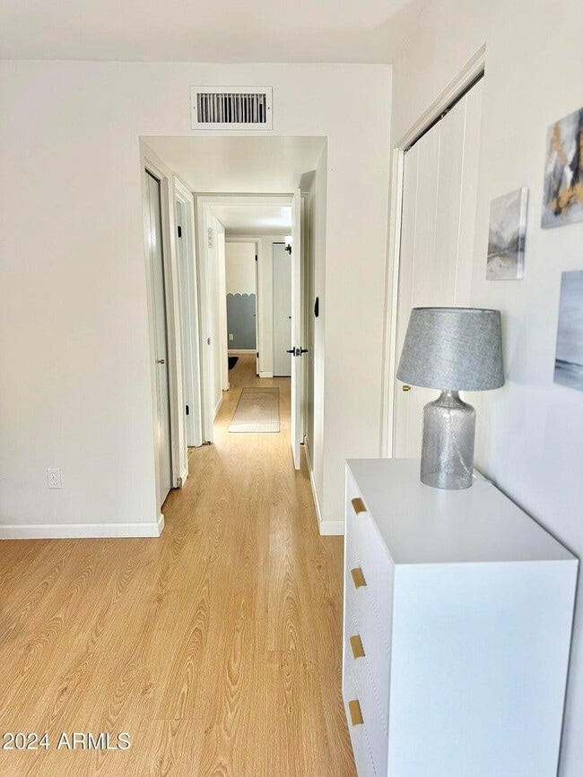 Building Photo - 1916 E Inverness Ave