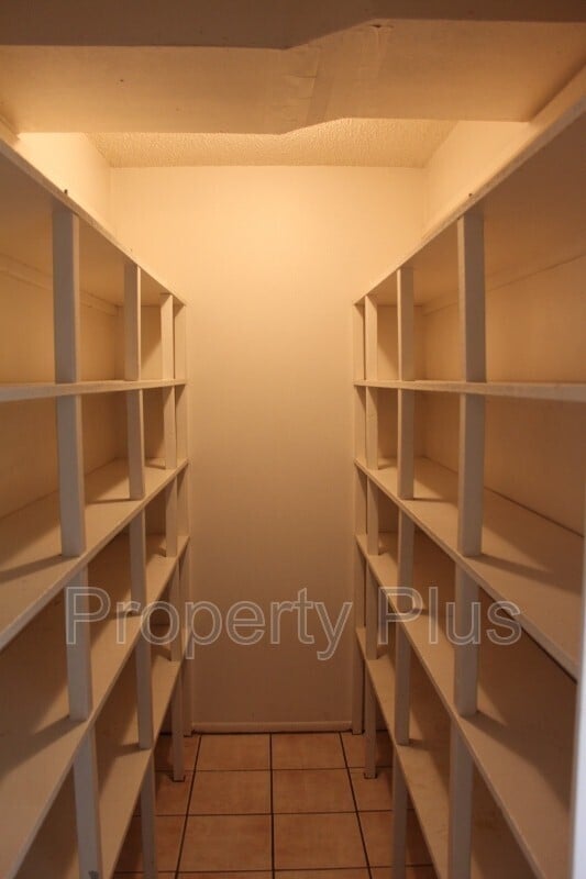 Building Photo - 2605 S Rita Ln