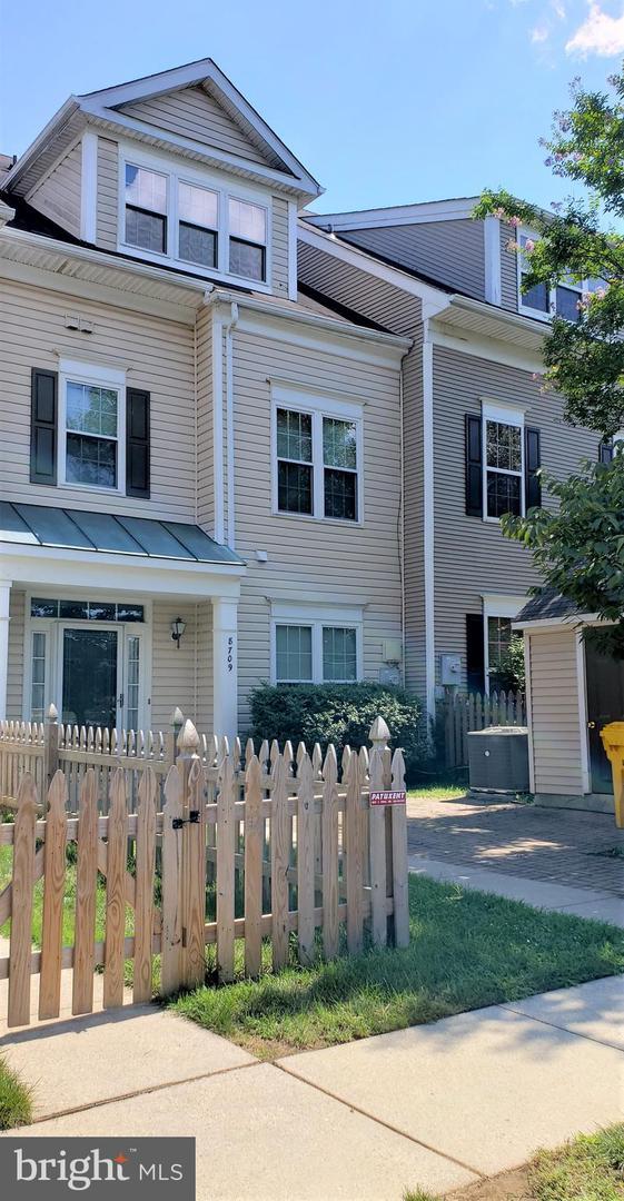 Building Photo - 8709 Spring Brook Way