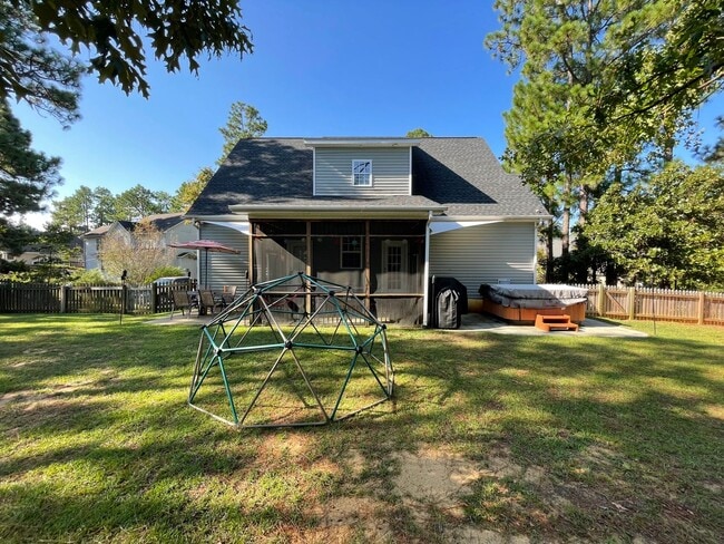 Building Photo - 4 Bedroom 3.5 Bath Home in Carolina Lakes!