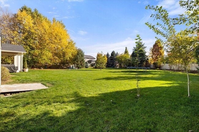 Building Photo - Spacious 5-Bedroom Home (plus bonus room) on ½ Acre in Bridgetower – Rare Meridian Rental!