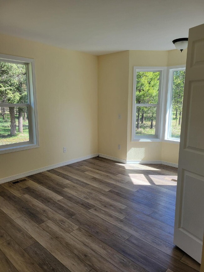 Building Photo - 2 Bedroom, 2 Bath