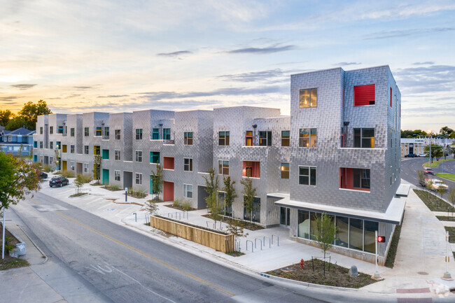 Building Photo - Classen 16