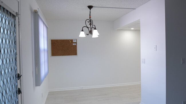 Building Photo - 400 SW 134th Way