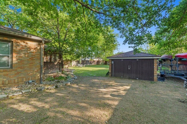Building Photo - 1204 Ruth Ave