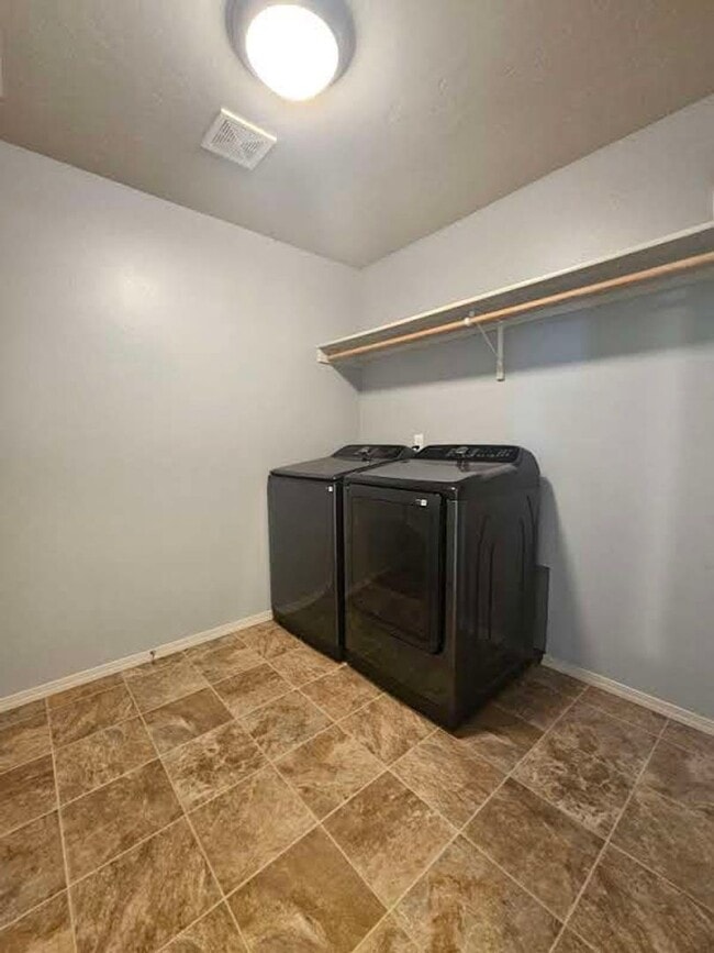 Building Photo - Meridian 3 Bedroom Single Story - Ten Mile and Freeway Meridian