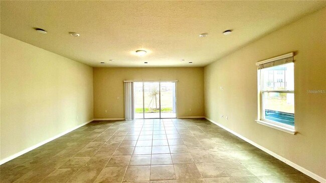 Building Photo - 2855 Stunning Ave
