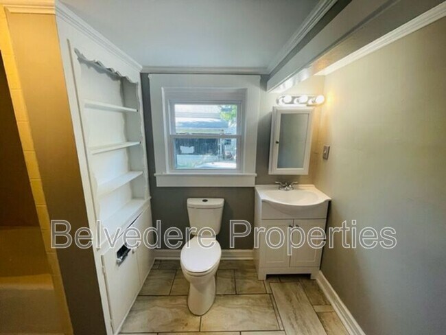 Building Photo - 211 W 7th Ave