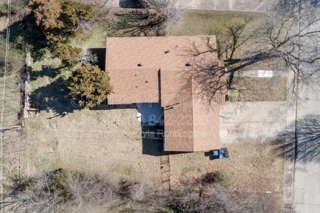 Building Photo - 313 E Woodrow Pl