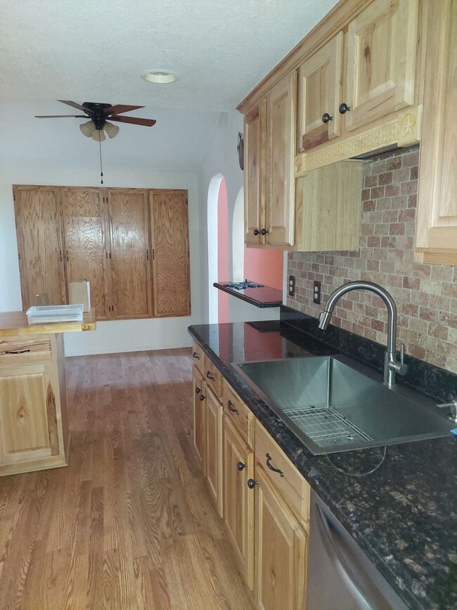 Building Photo - Beautiful Rental near Fort Bliss