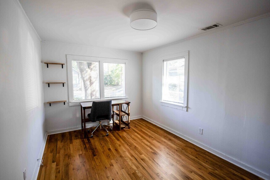 Building Photo - 731 E 34th St