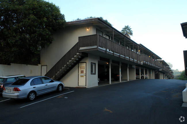 Building Photo - 1906 Red Rose Way