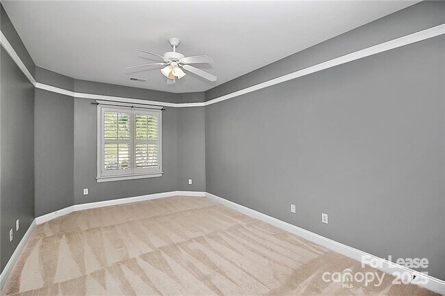 Building Photo - 2300 Mirow Pl