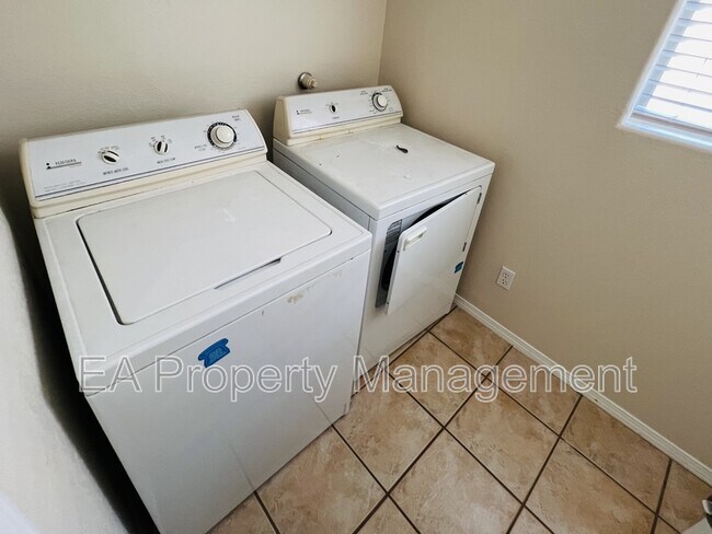 Building Photo - 4257 Altura Mesa Ln NE