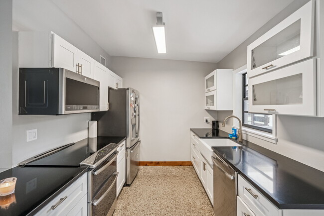 Building Photo - 3218 Carnine Dr