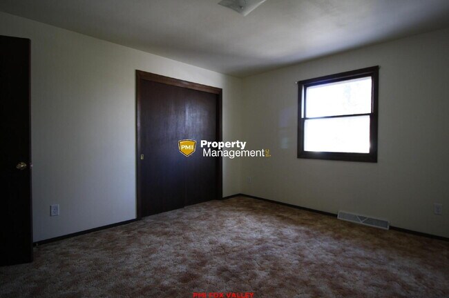 Building Photo - Neenah side by side duplex
