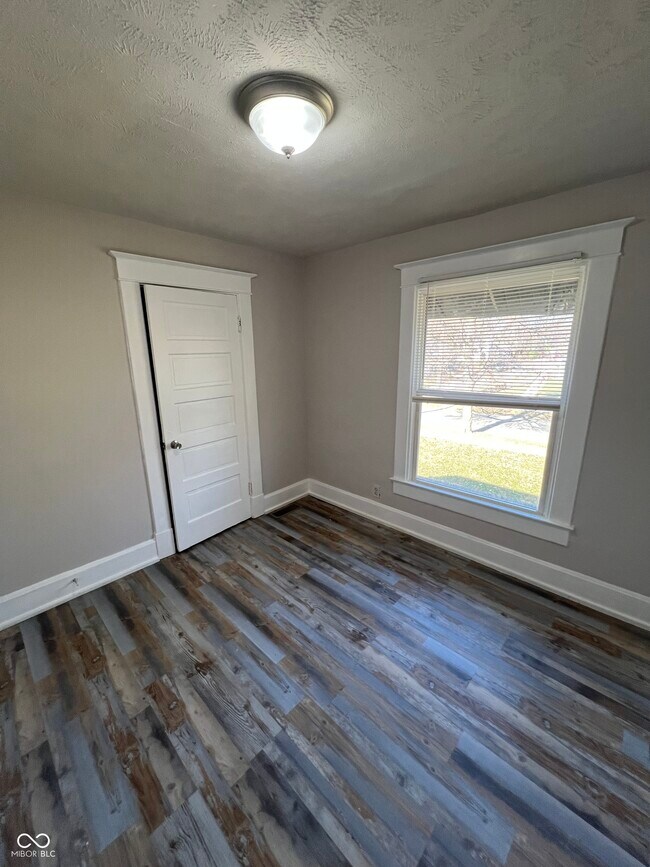 Building Photo - 3249 N Kenwood Ave