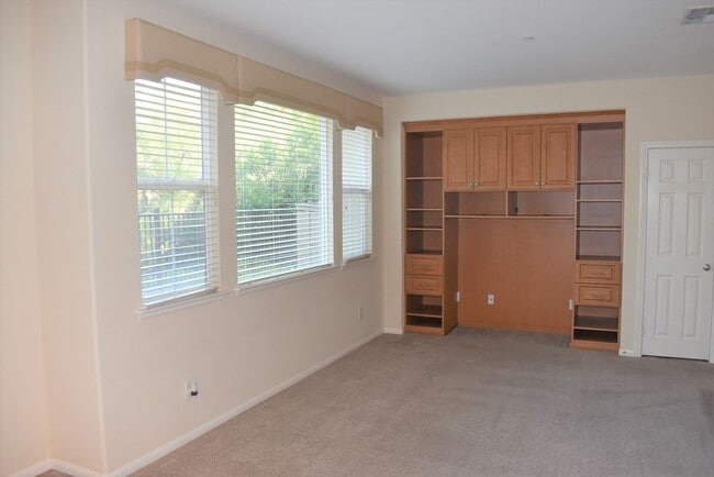 Building Photo - 3 Bedroom 2.5 Bath Townhome in Gated Community of Courtyards at Escala- Mission Valley