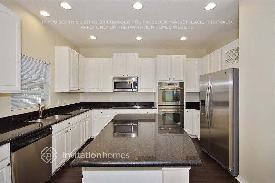 Building Photo - 8954 Vickroy Terrace