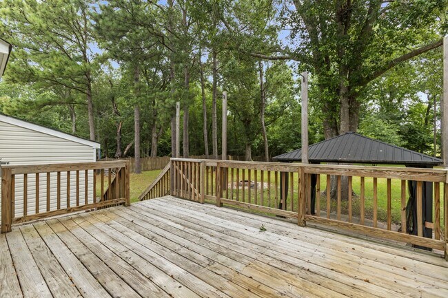 Building Photo - 4 Bedroom 2.5 Bathroom located in Creeks Edge