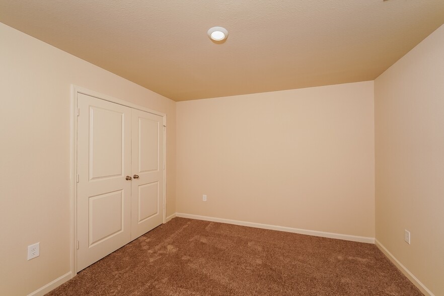 Building Photo - 165 Clover Ln