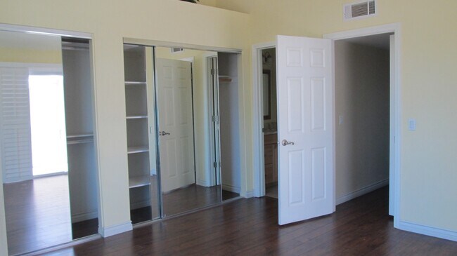 Building Photo - 259 Donax Ave