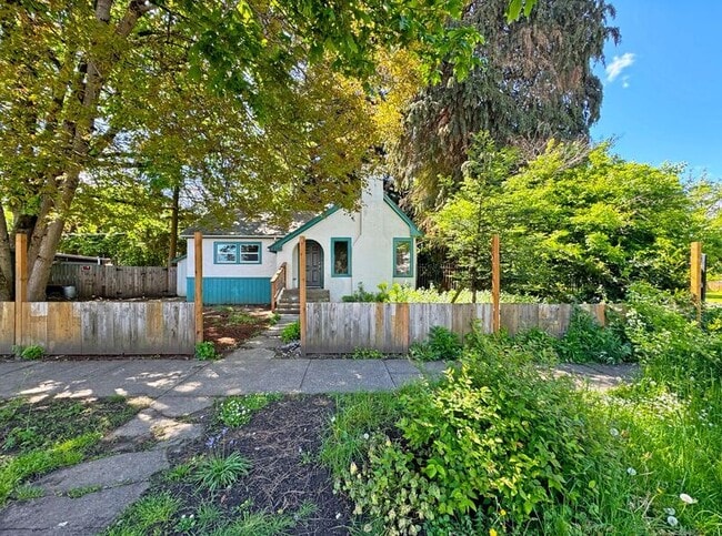 Building Photo - 1100 W 4th Ave