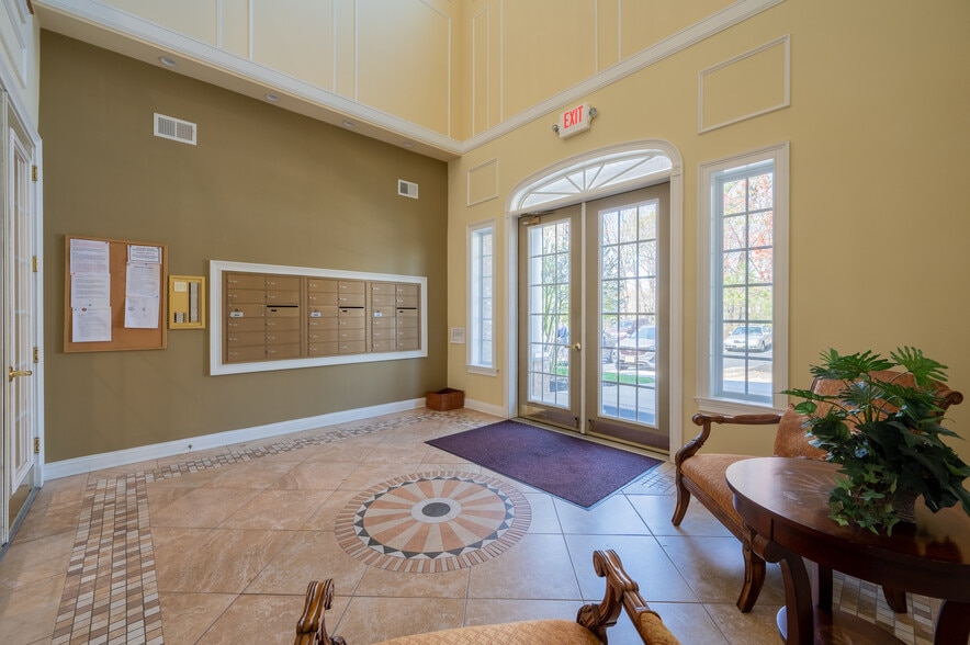 Secure entrance lobby - 539 Sophee Ln