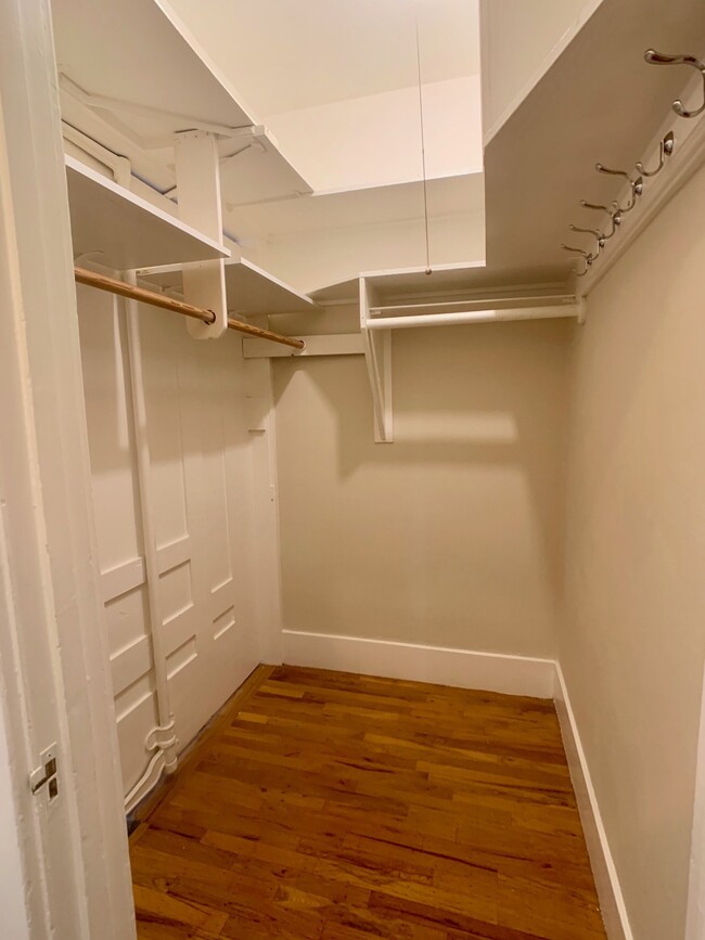 Building Photo - 845 Sutter St