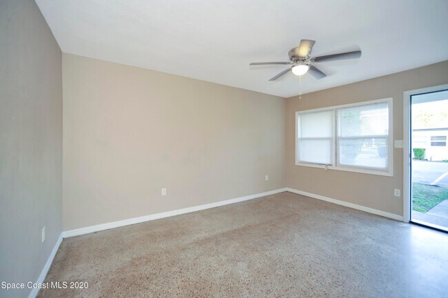 Building Photo - 1420 Avocado Ave
