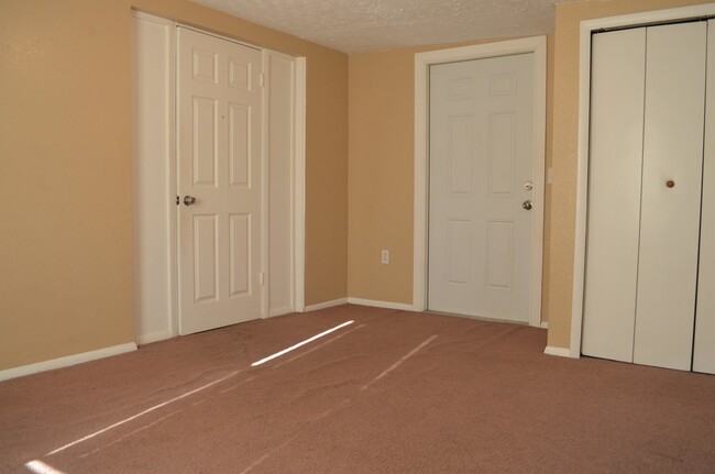 Building Photo - Beautiful fully remodeled home!