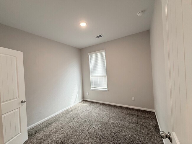Building Photo - 14501 Sugar Pines Dr