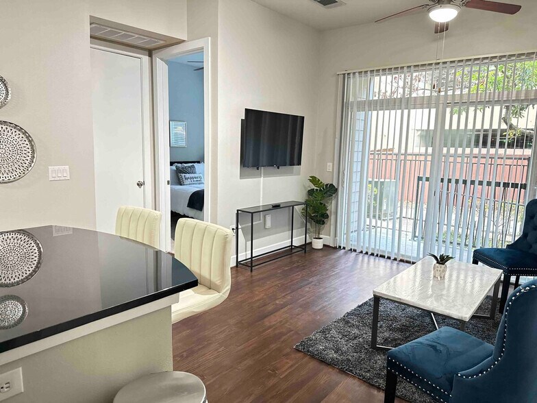 Building Photo - 12848 Queensbury Ln