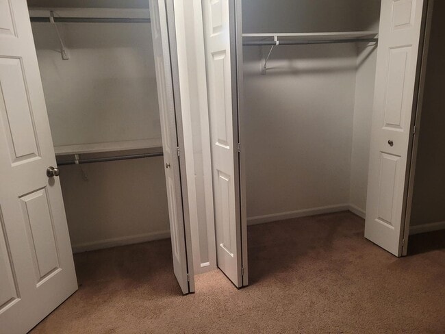 Building Photo - 2 Bedroom 1.5 Bath Berkley Townhouse