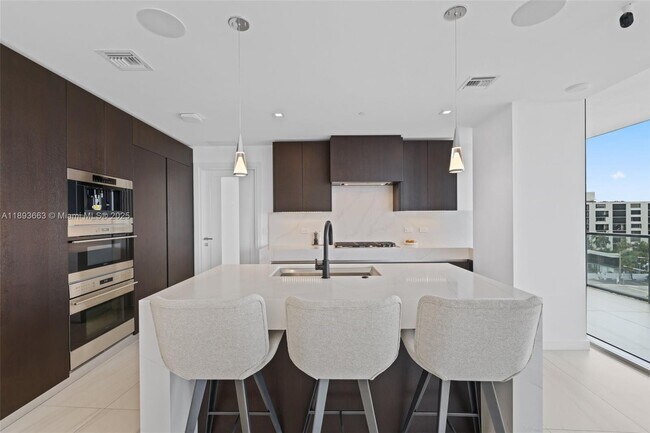 Building Photo - 2200 N Ocean Blvd