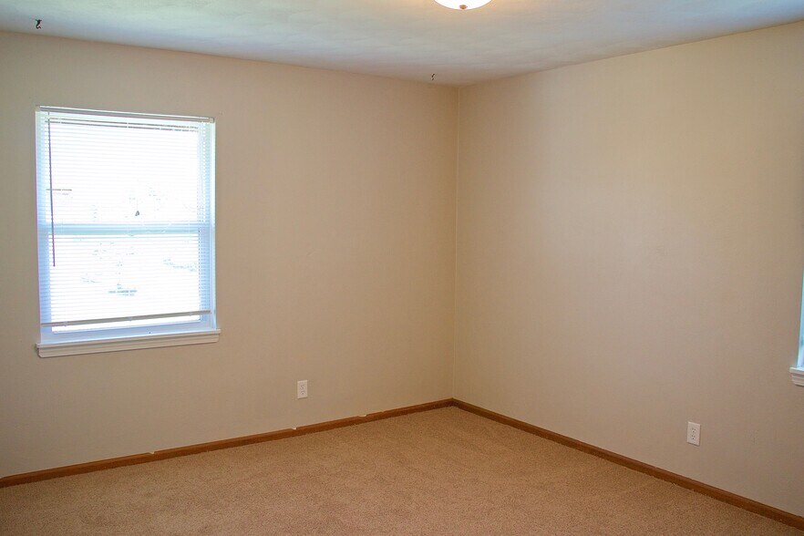 Bedroom 2 - 3408 N Ten Mile Dr