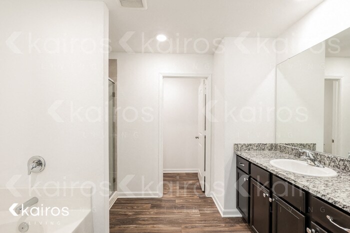 Building Photo - 938 Shady Brk