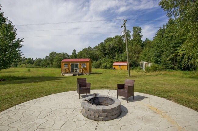 Building Photo - "Charming 3-Bedroom Home with 2 Full Bathrooms in Vass, NC - Spacious and Comfortable Country Liv...