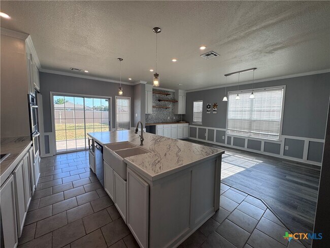 Building Photo - 701 Black Hills Trail